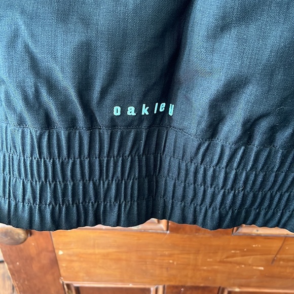 Oakley Women’s Snowboarding Jacket - Picture 6 of 7